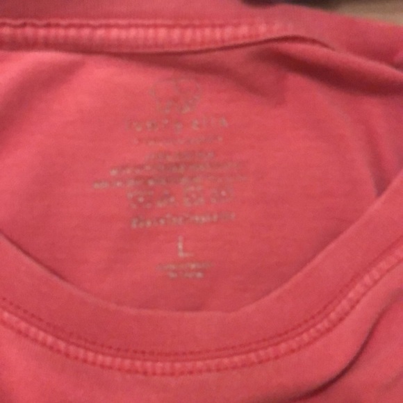 This tshirt is comfy and oversized - Picture 3 of 3